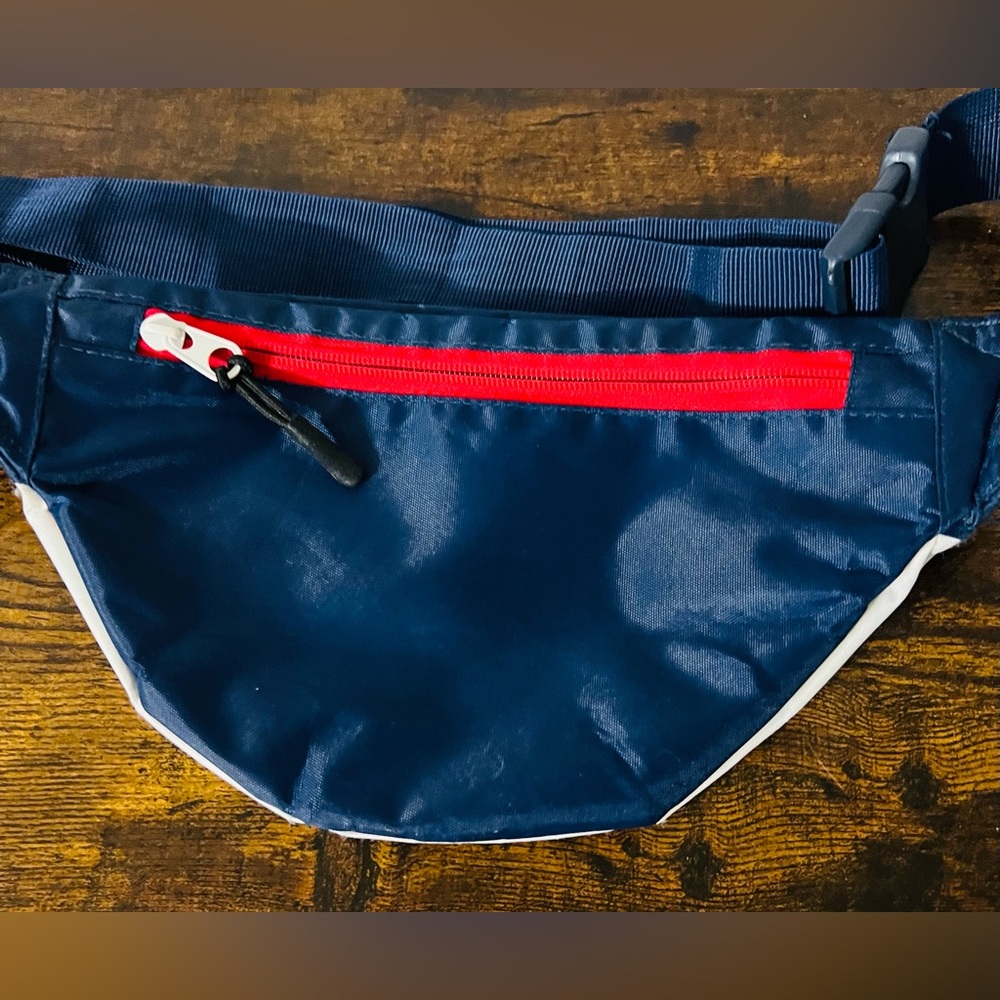 Vintage U.S. Polo Assn. Blue and White Belt Bag with Red Accent - Picture 6 of 9